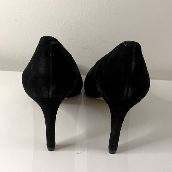 Banana Republic black suede pump. Size 11 - Picture 6 of 7